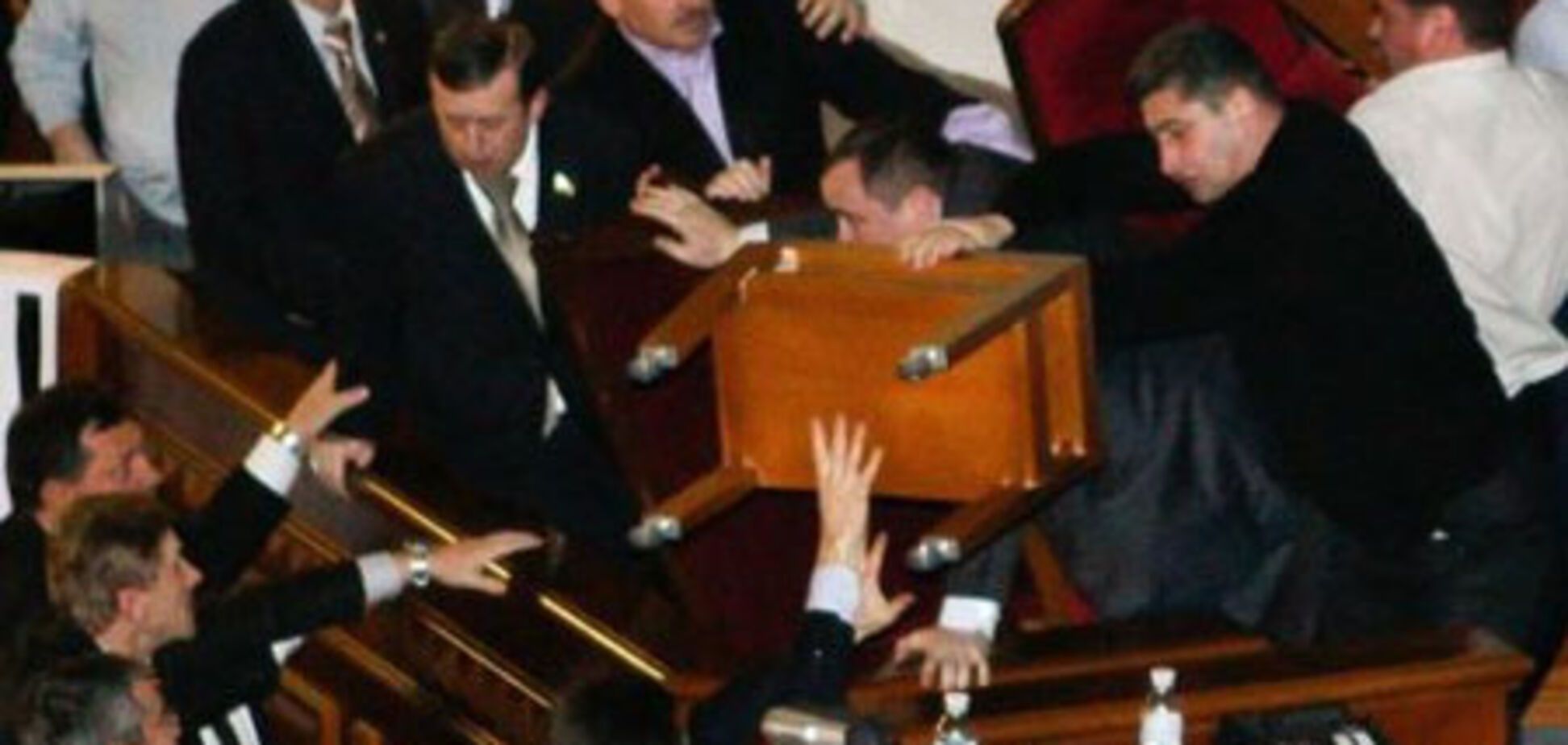 Драка в Раде и кредит МВФ: есть ли связь?