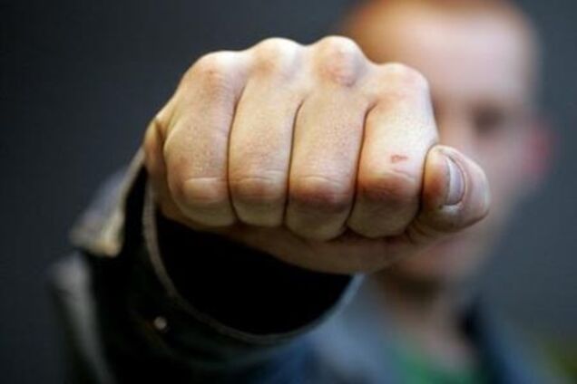 120 пьяных банкиров избили персонал кафе