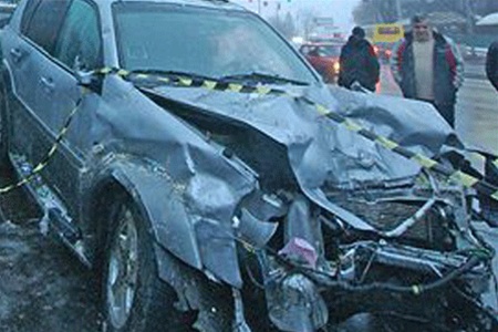 На Краснозвездном проспекте внедорожник протаранил ларек. Есть жертва