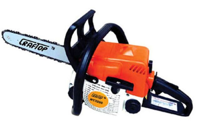 МЧС РФ зовет на помощь владельцев бензопил