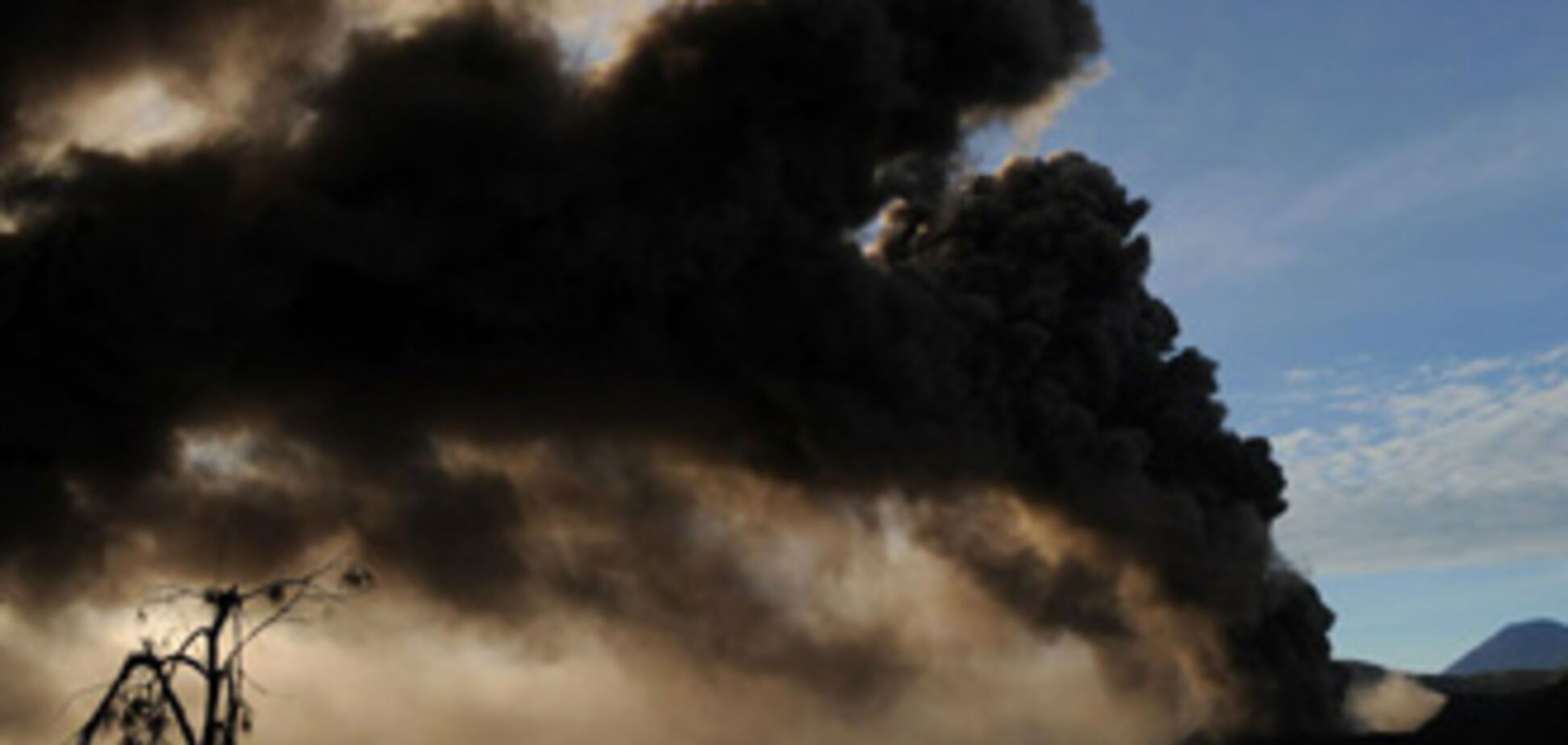 В Індонезії на острові Ява вивергається Вулкан Бромо