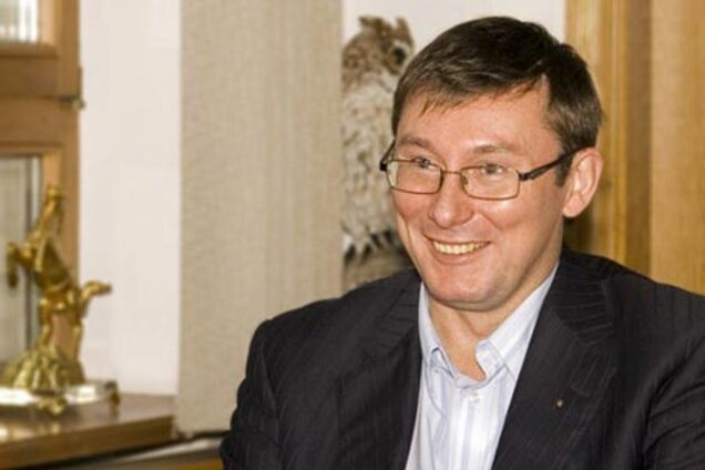 Луценко в суді: екс-міністру поки весело