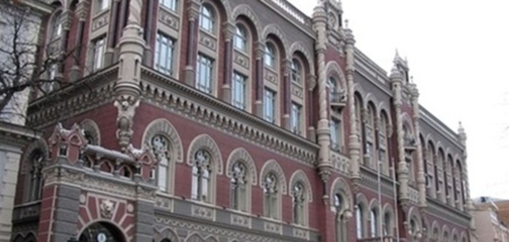 НБУ: Банки не могут менять валютный курс в течение дня