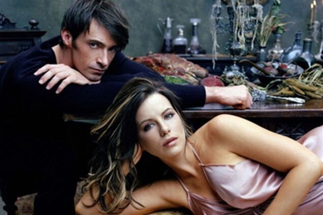 Кейт Бекинсейл и Хью Джекман делают это на столе