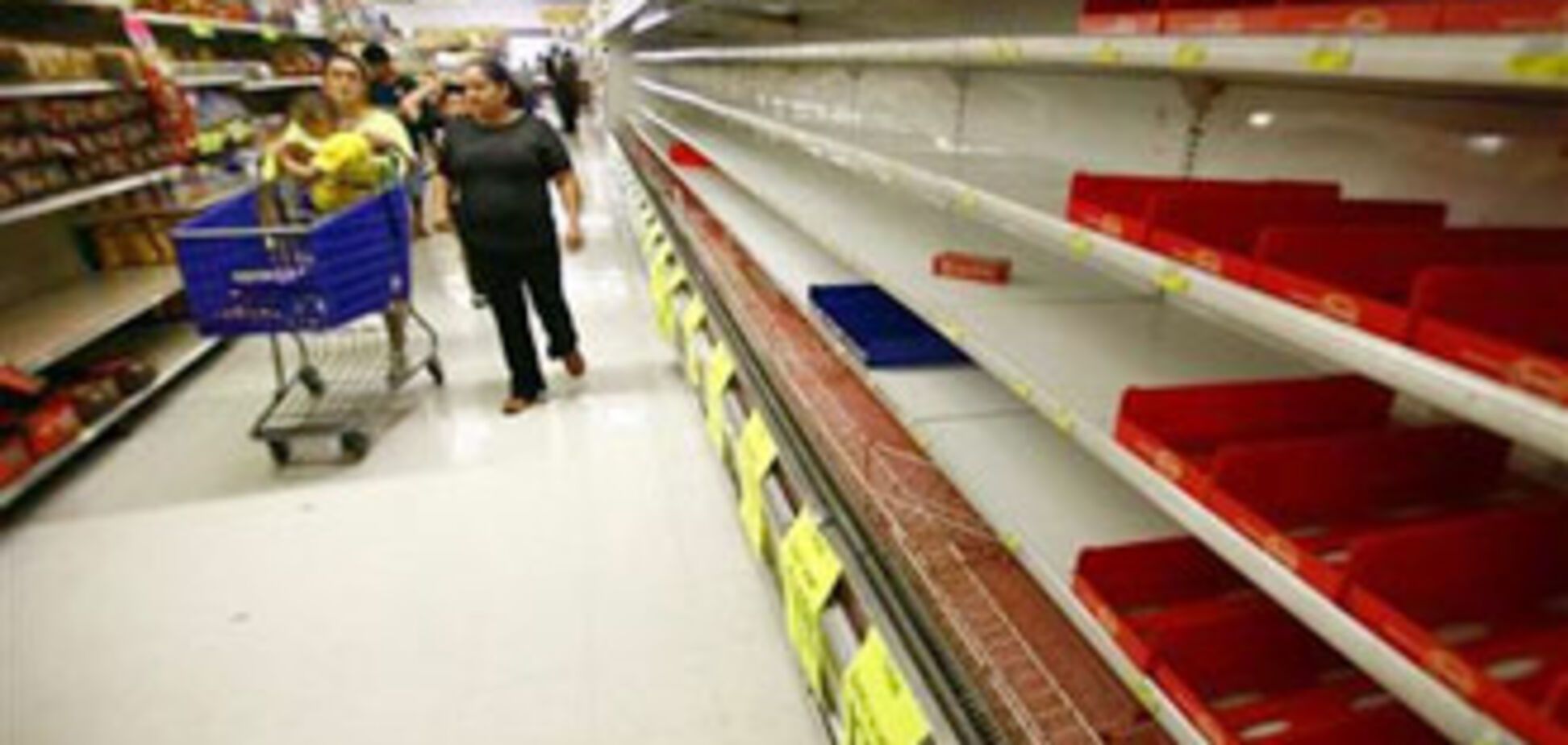 Покупці б'ються за продукти