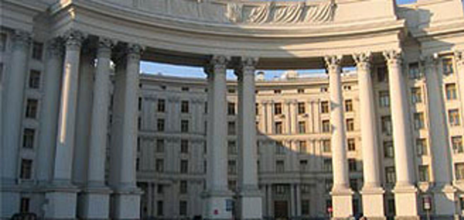 Януковичу доведеться закрити кожне десяте посольство