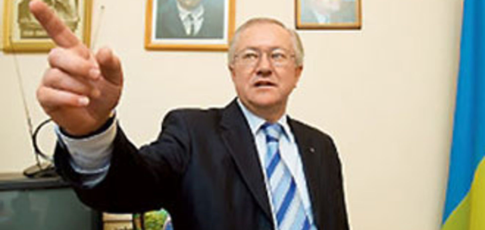 Тарасюк отчитал мировых лидеров за поздравления Януковичу