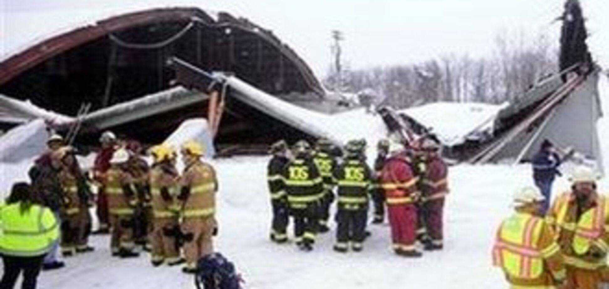 В ледовом дворце обрушилась крыша во время матча