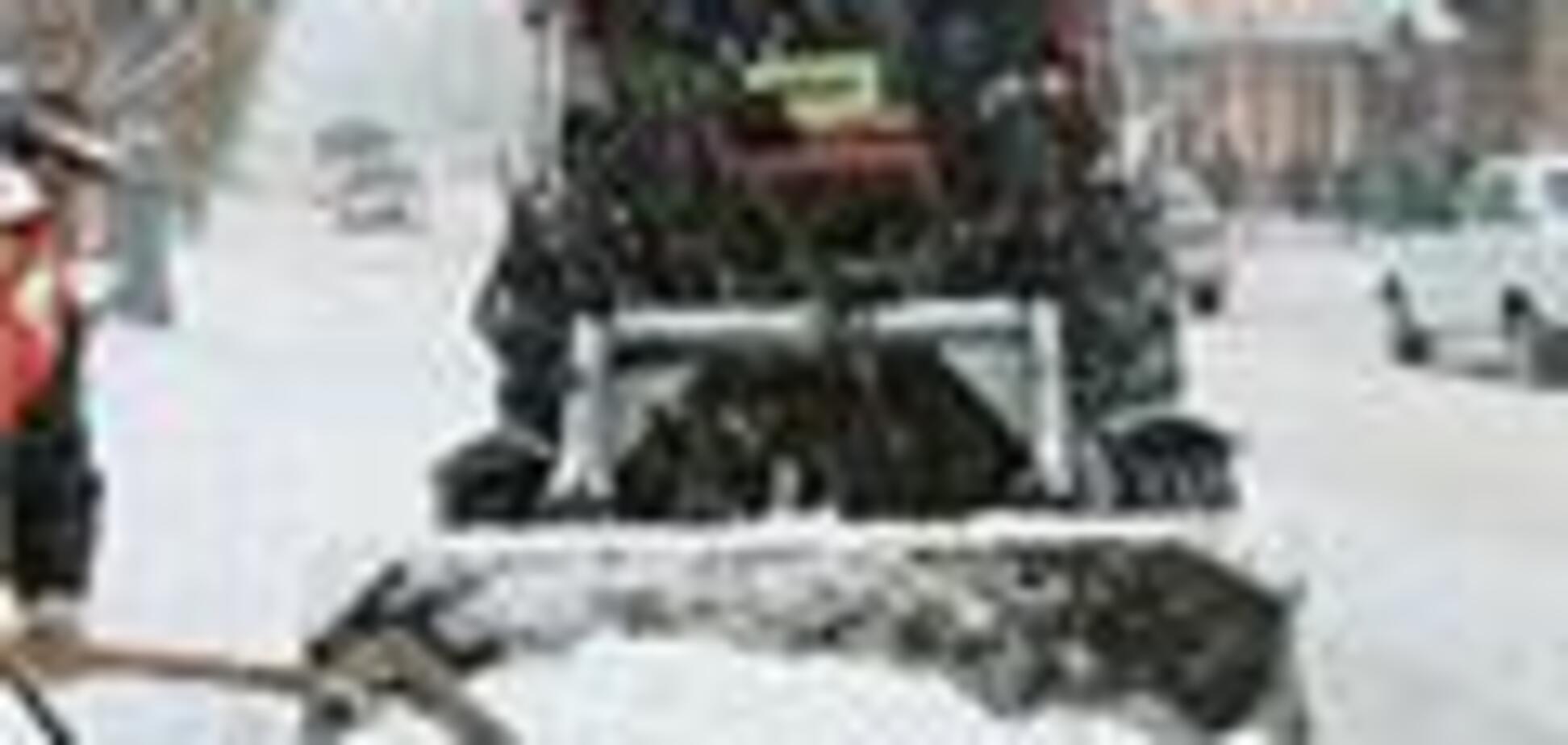 Автодороги в 12 областях засыпаны снегом