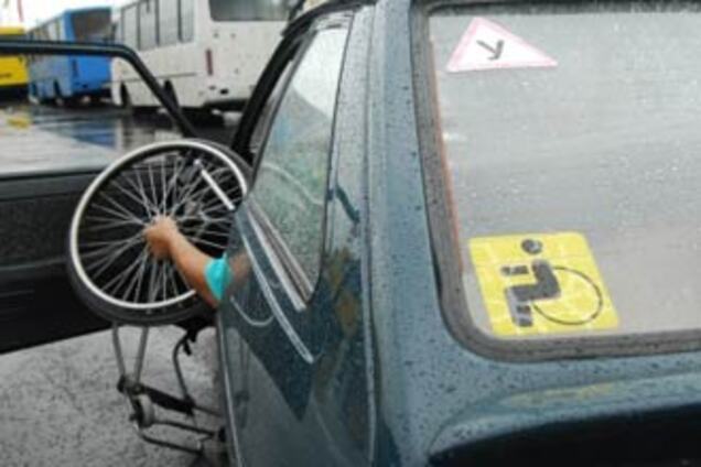 Немічні ноги, але руки золоті. Інваліди України захоплюють