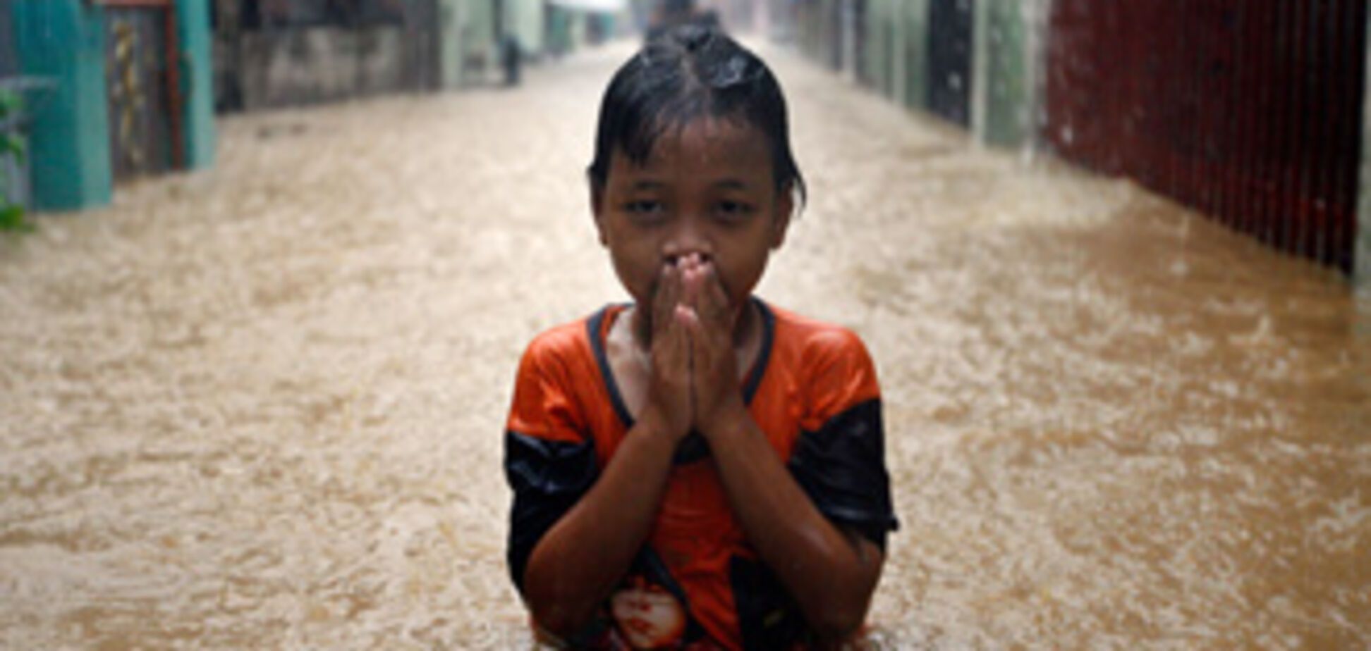 Природа обьявила війну людині. Потоп в Індонезії. ФОТО