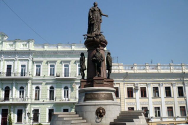 В Одесі осквернили пам'ятник Катерині II (ВІДЕО)