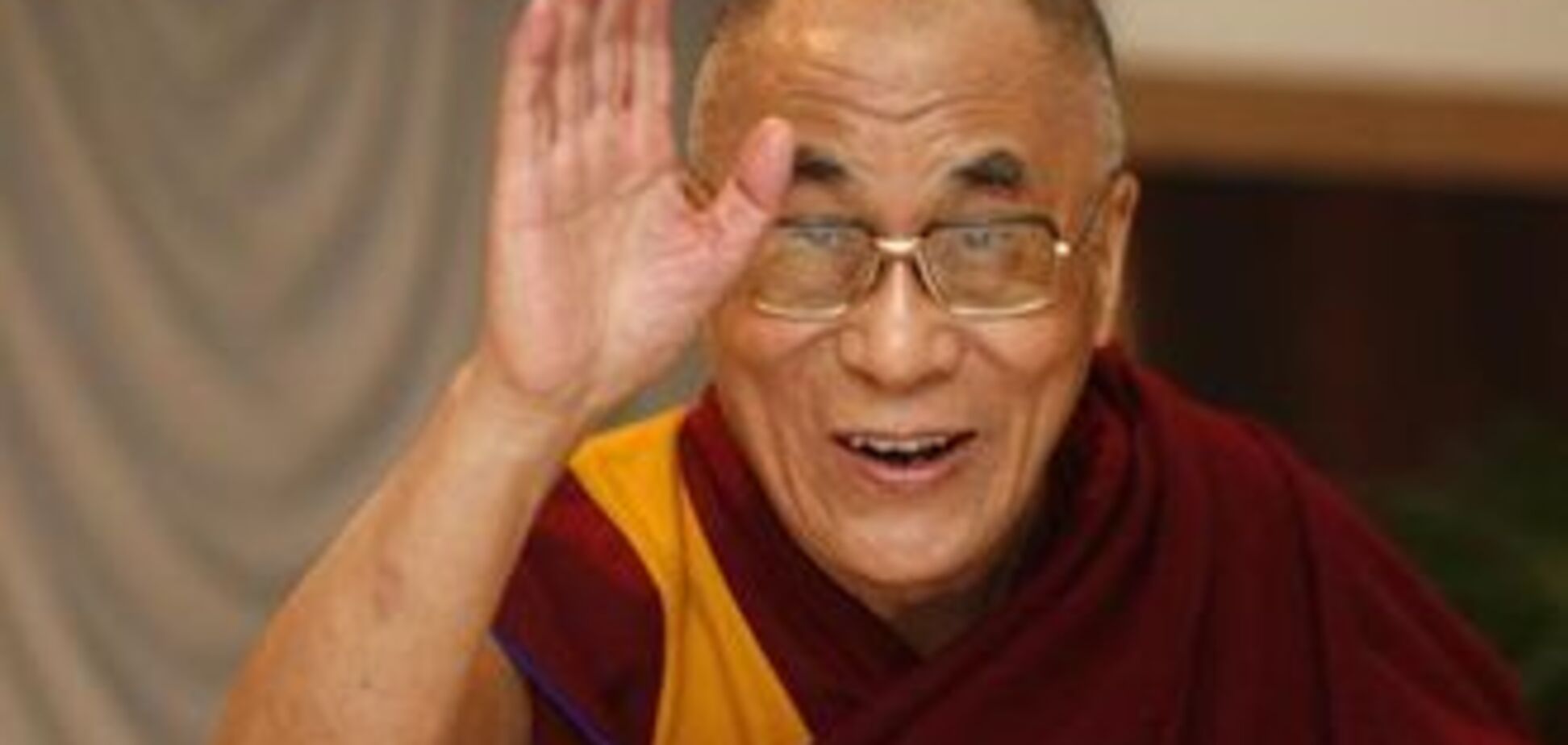 Далай-лама получил награду за демократию