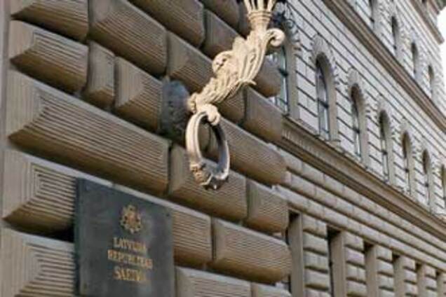 Паспорт лідера Латвії знайшли в підвалі парламенту