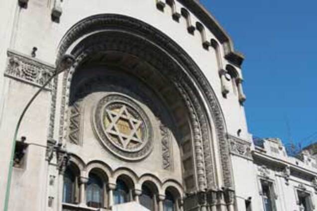В Каире преступник пытался сжечь синагогу