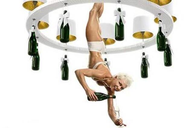 Шампанское из рук танцующего ангела