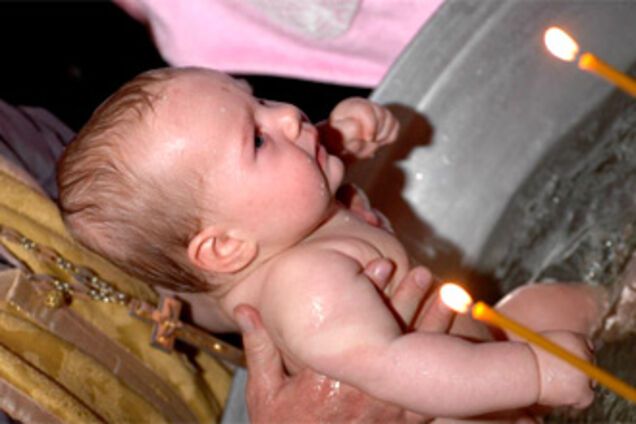 Після хрещення в реанімації вмираючий немовля вижило