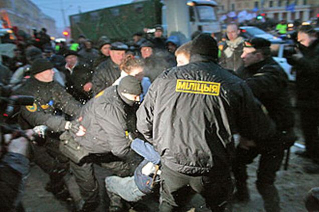 В Минске милиция штурмует телеканал