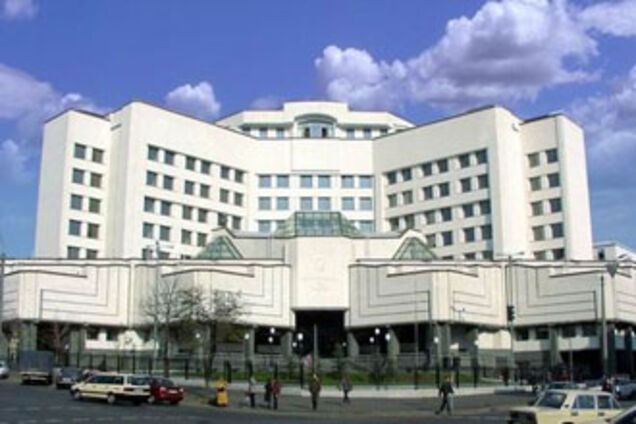 КСУ признал, что украинский язык вне Конституции