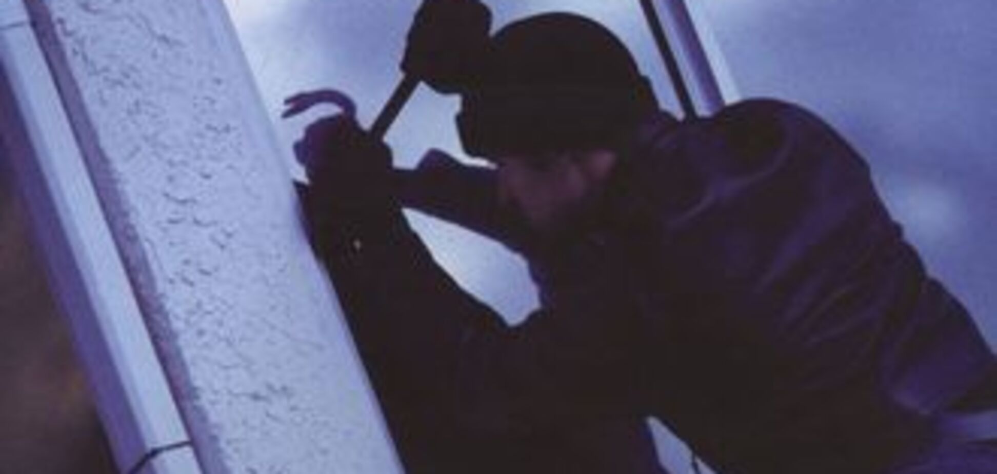 Следователя милиции ограбили прямо в кабинете