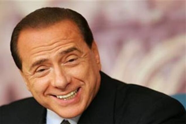 Берлускони рассказывает монахам богохульные анекдоты
