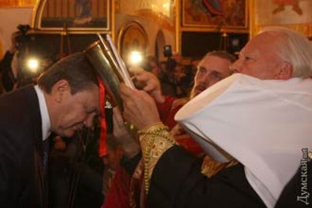 Кандидати в президенти України пішли в храми