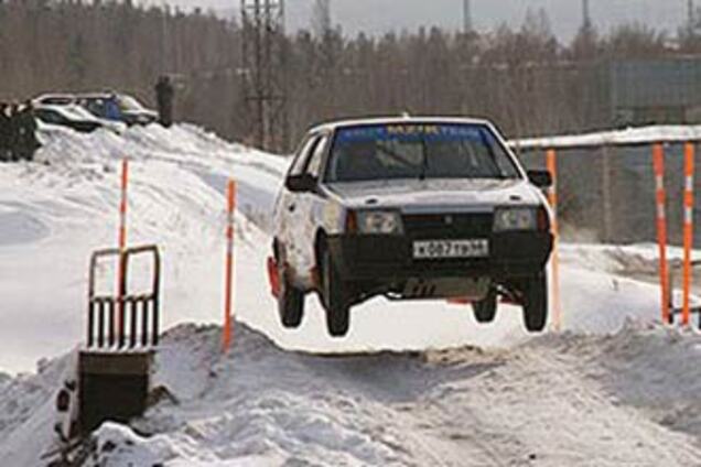 В России гоночная машина врезалась в зрителей. Есть погибшие
