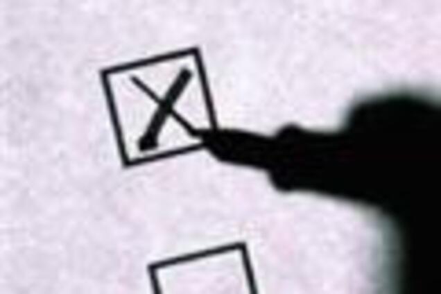 Пьяный избиратель хотел закусить бюллетенем