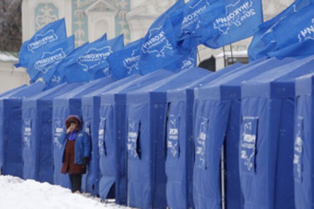 Под ЦИК сотни людей собрались защищать результаты выборов