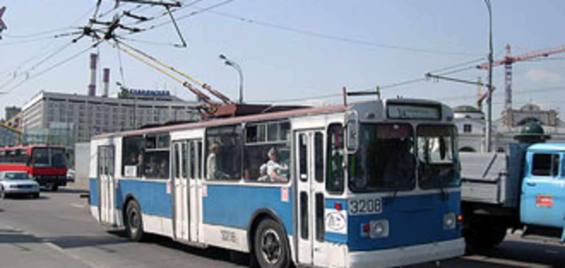 В Алушті хулігани спалили тролейбус