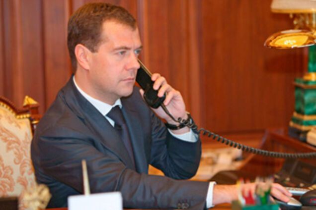 Медведев уже поздравил Януковича