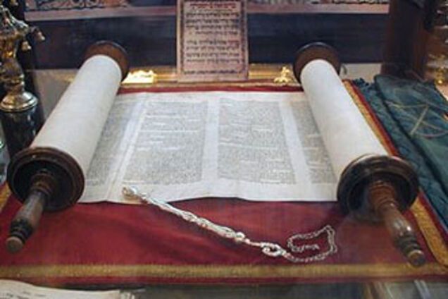 У синагоги им. Бродского пытаются забрать торы!