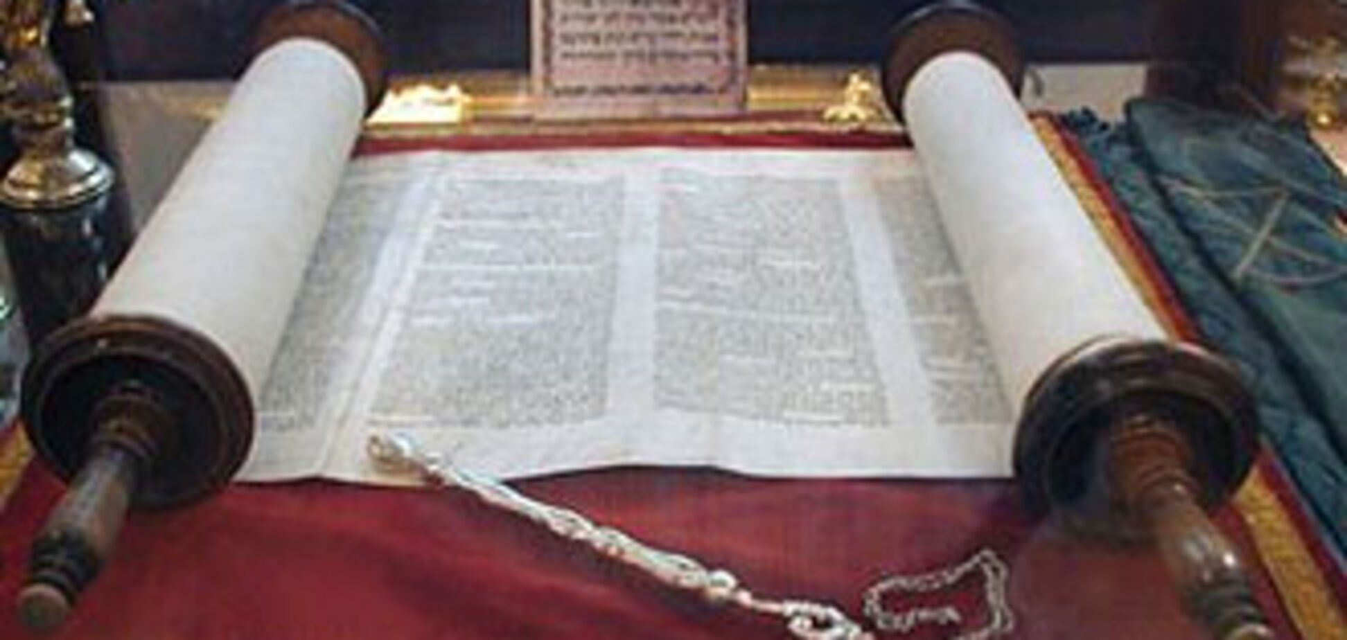 У синагоги им. Бродского пытаются забрать торы!