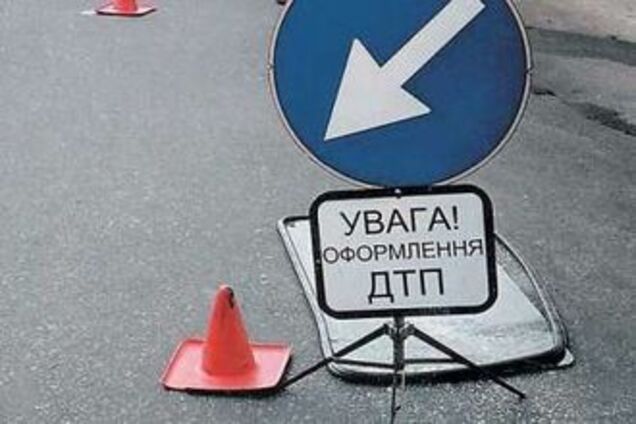 У Києві на мосту вдребегзі розбилися два автомобілі