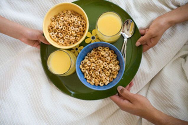 Пластиковые бутылки превращают сок в отраву!