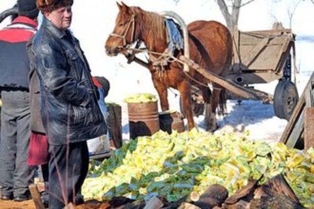 Белорусскую деревню завалило пакетами с молоком