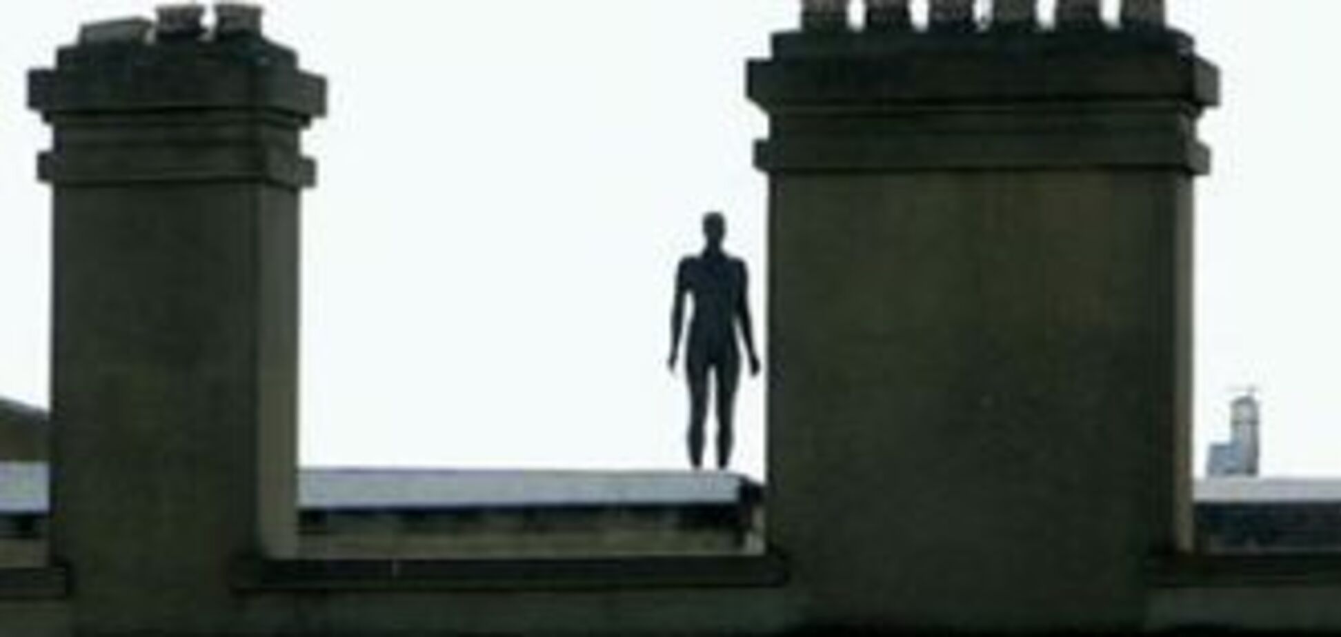 Громадян попередили про скульптури-самоубіцах