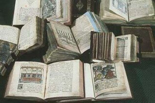 Митники затримали на кордоні збори старовинних книг
