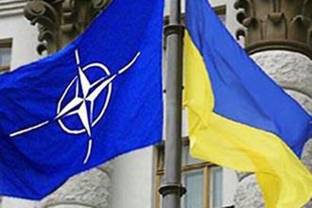 Комуністи не пускають Януковича в НАТО