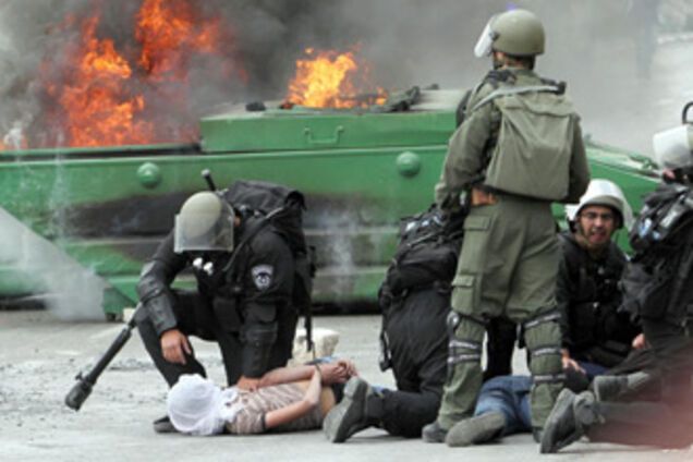 Ізраїльська поліція закидала палестинців гранатами. ФОТО