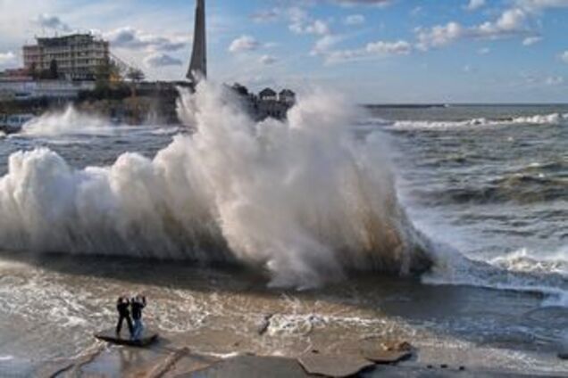 У Криму оголосили штормове попередження, 16 березня 2010