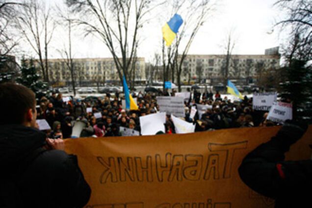 Київським студентам Табачник не заважає. ФОТО