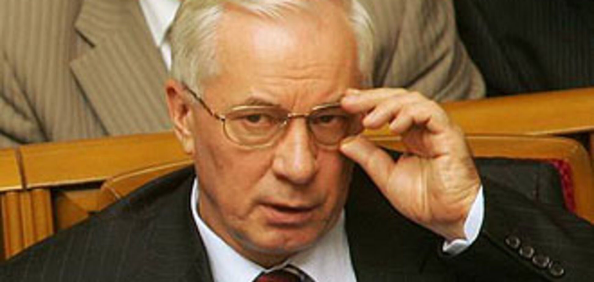 Азаров запрошує до Києва місію МВФ