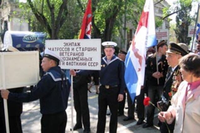 Украине не стоит проводить общие парады с Россией