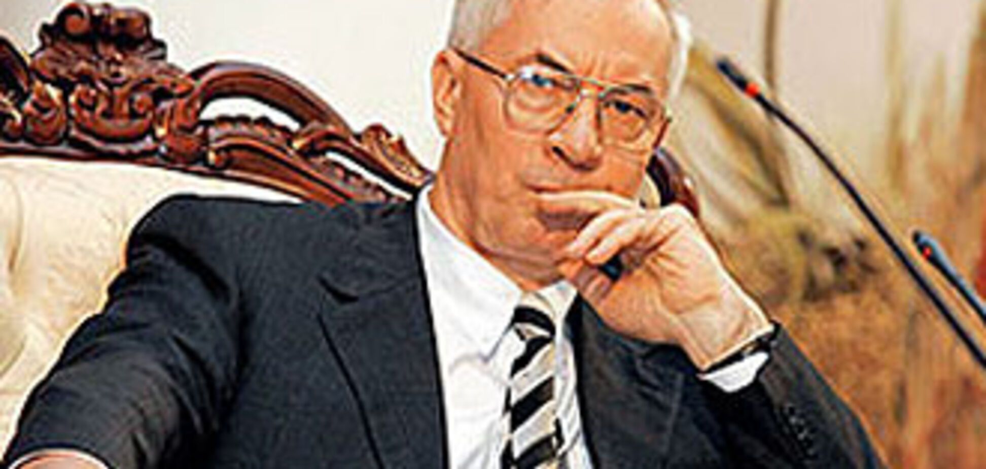 Азаров будет руководить и телевидением тоже