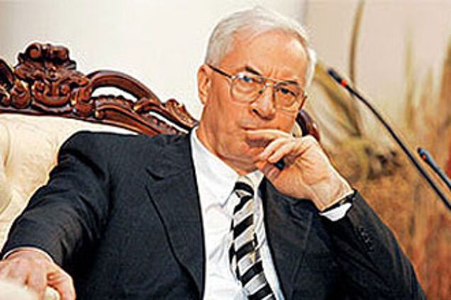 Азаров призывает ЖЭКи быть более самоотверженными