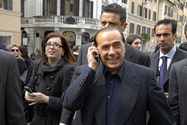 Берлускони возглавил демонстрацию в свою поддержку