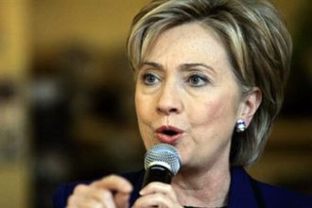 Клинтон угрожает Ирану 'зубастыми' санкциями