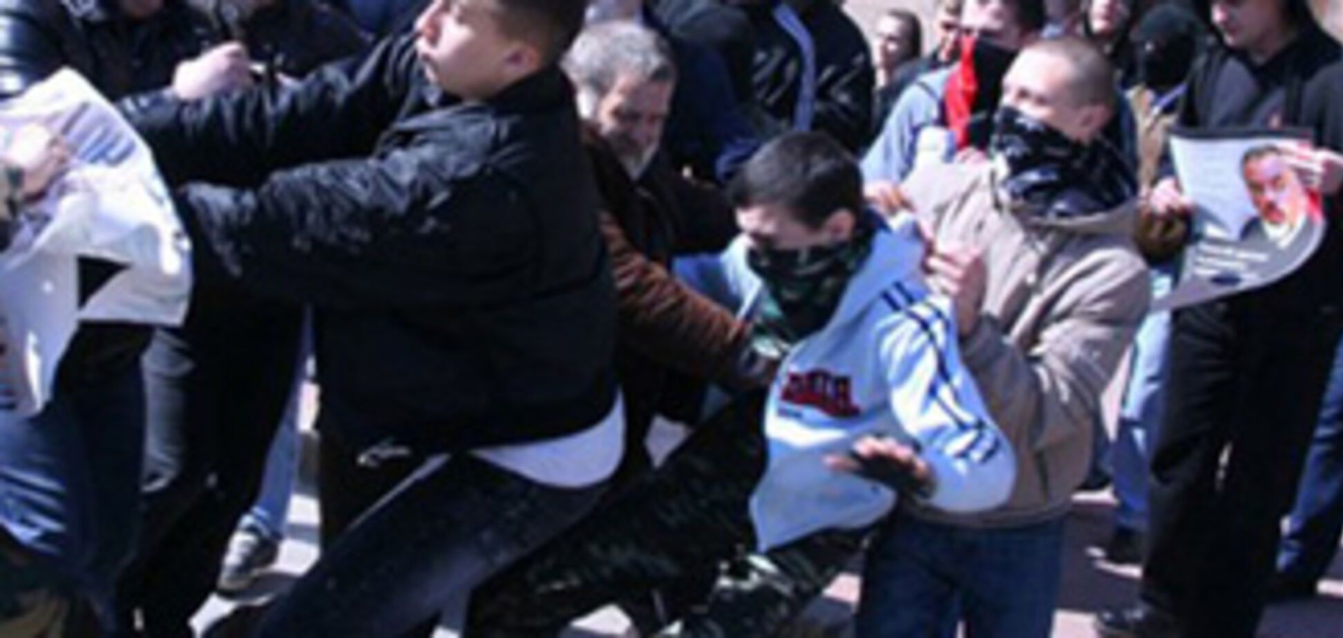 Из-за Табачника начались массовые побоища. ФОТО
