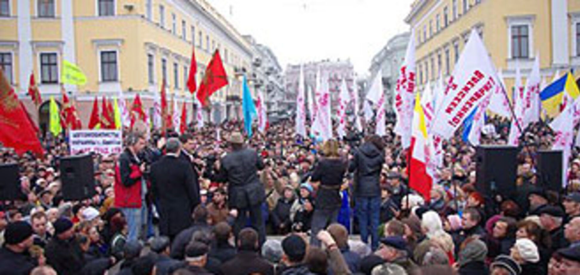 Ректоры одесских ВУЗов провели митинг в поддержку Табачника